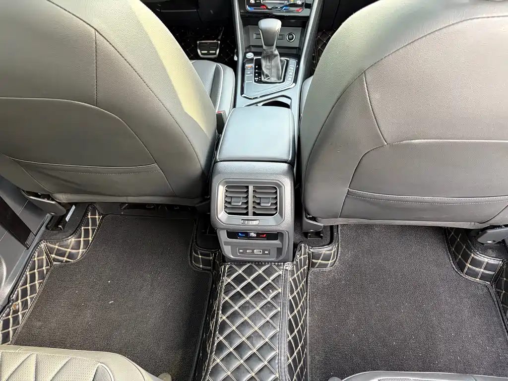 Volkswagen Tiguan L 2023 — фото 12