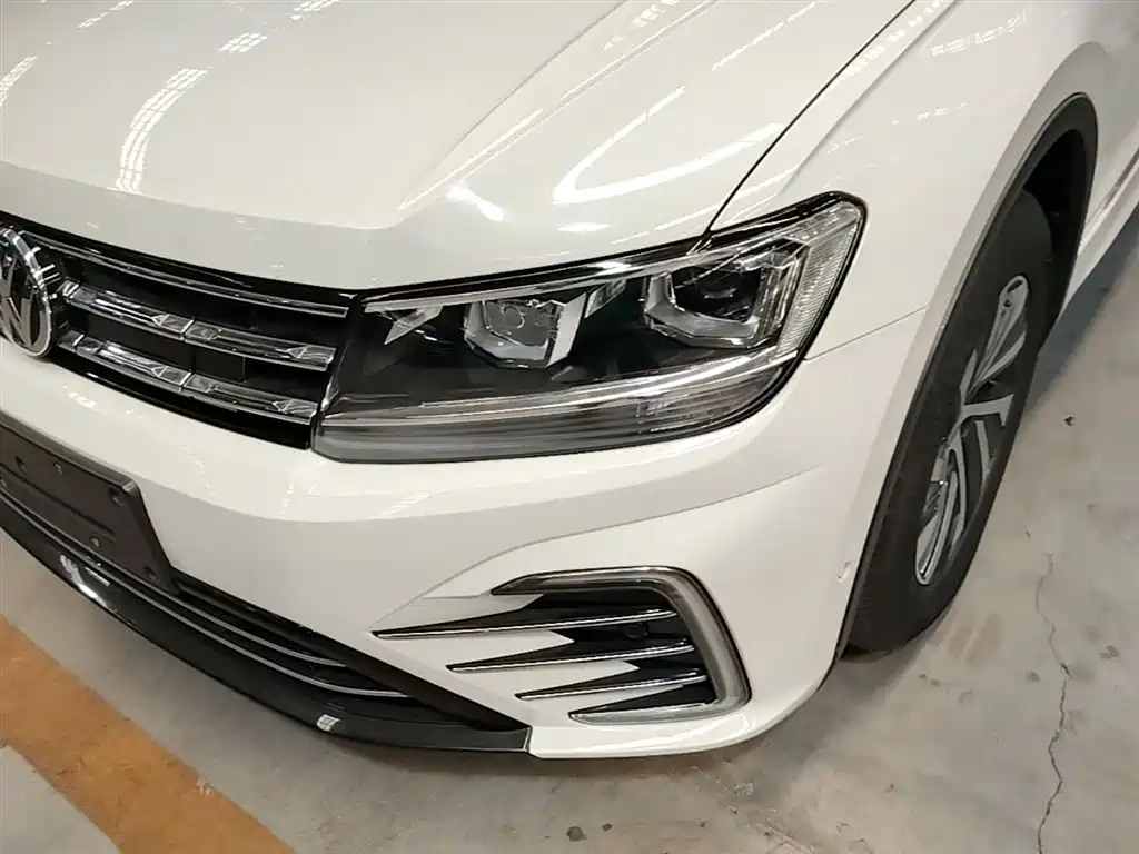 Volkswagen Tiguan L PHEV 2021 — фото 24