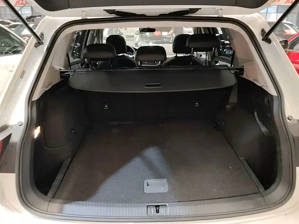 Volkswagen Tiguan L PHEV 2021 — фото 19