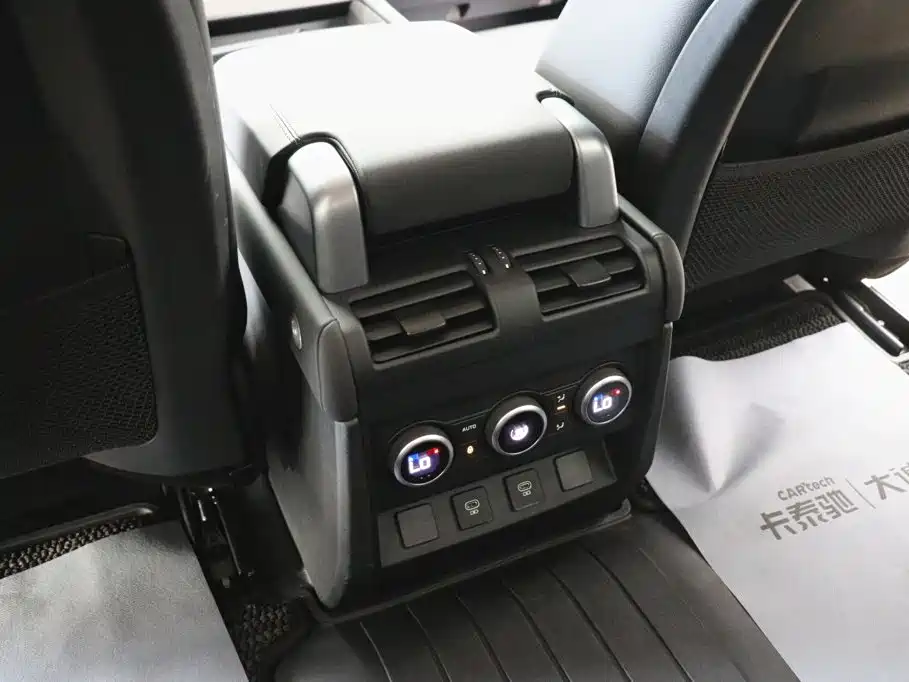 Land Rover Defender 2024 — фото 21
