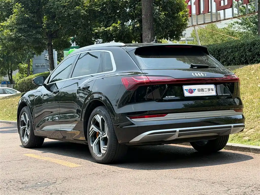 Audi e-tron 2022 — фото 4