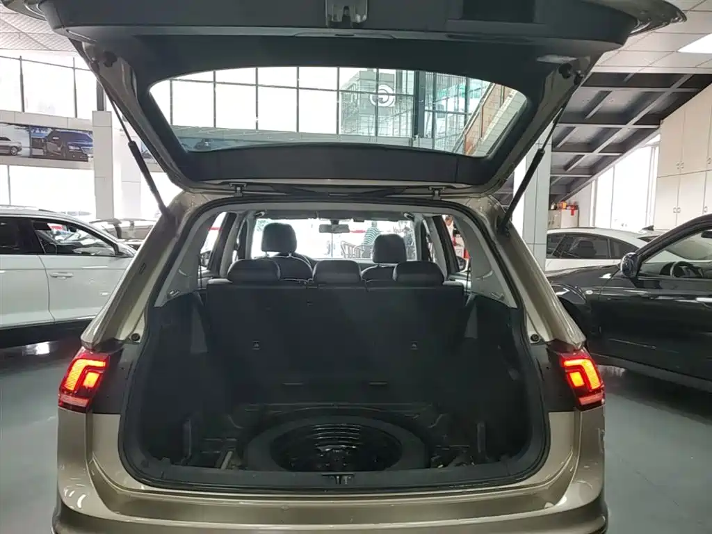 Volkswagen Tiguan L 2018 — фото 19