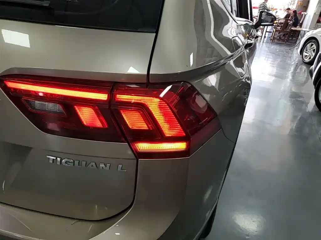 Volkswagen Tiguan L 2018 — фото 8