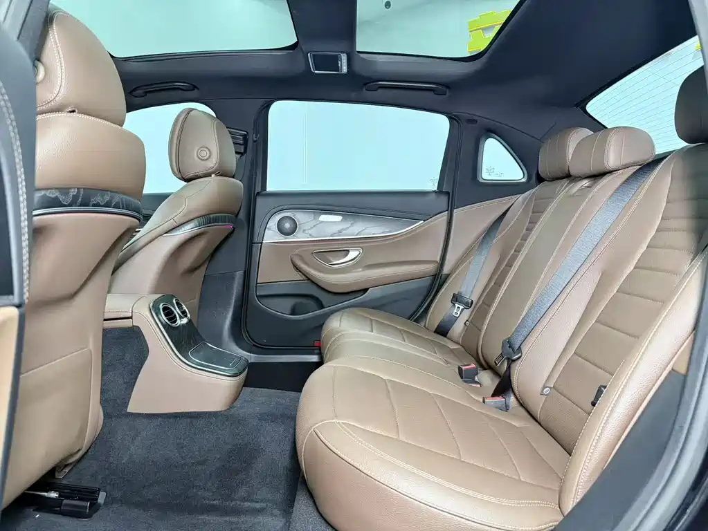 Mercedes-Benz E-Class 2022 — фото 15