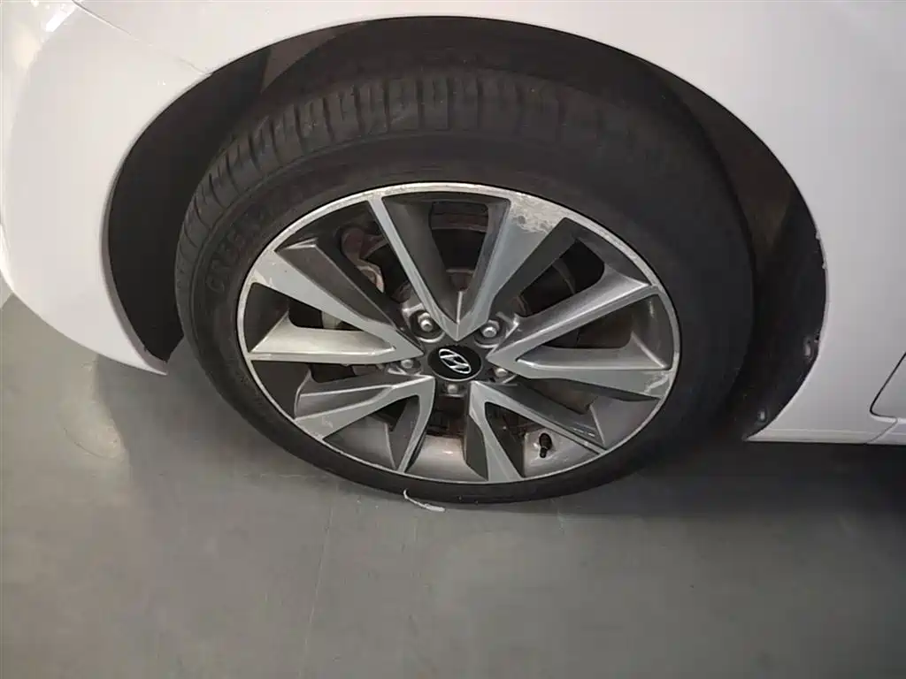 Hyundai Elantra Langdong 2015 — фото 23