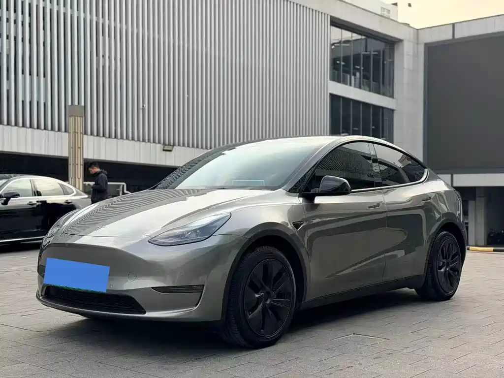 Tesla Model Y 2024 — фото 1