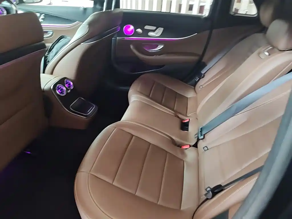 Mercedes-Benz E-Class 2022 — фото 16