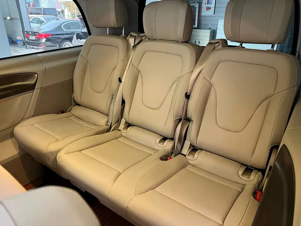 Mercedes-Benz V-Class 2023 — фото 15