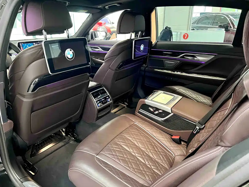 BMW 7 Series 2021 — фото 9