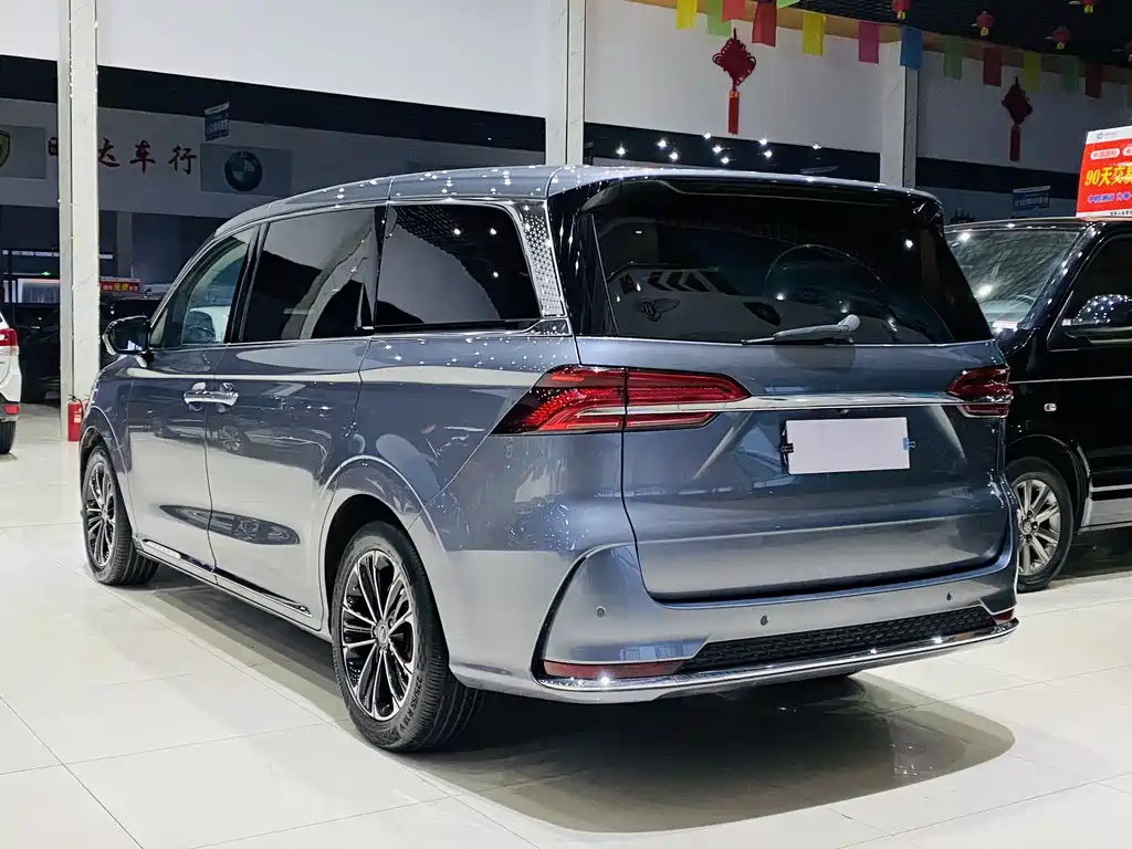 Roewe iMAX8 2022 — фото 17