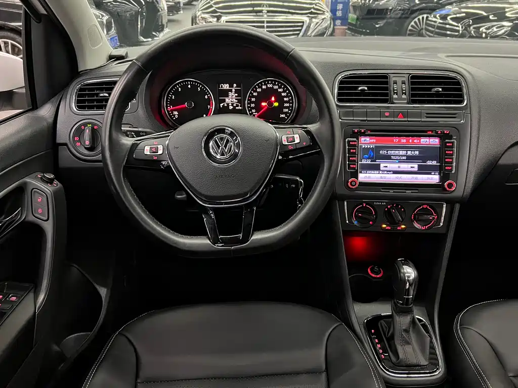Volkswagen Polo 2016 — фото 8
