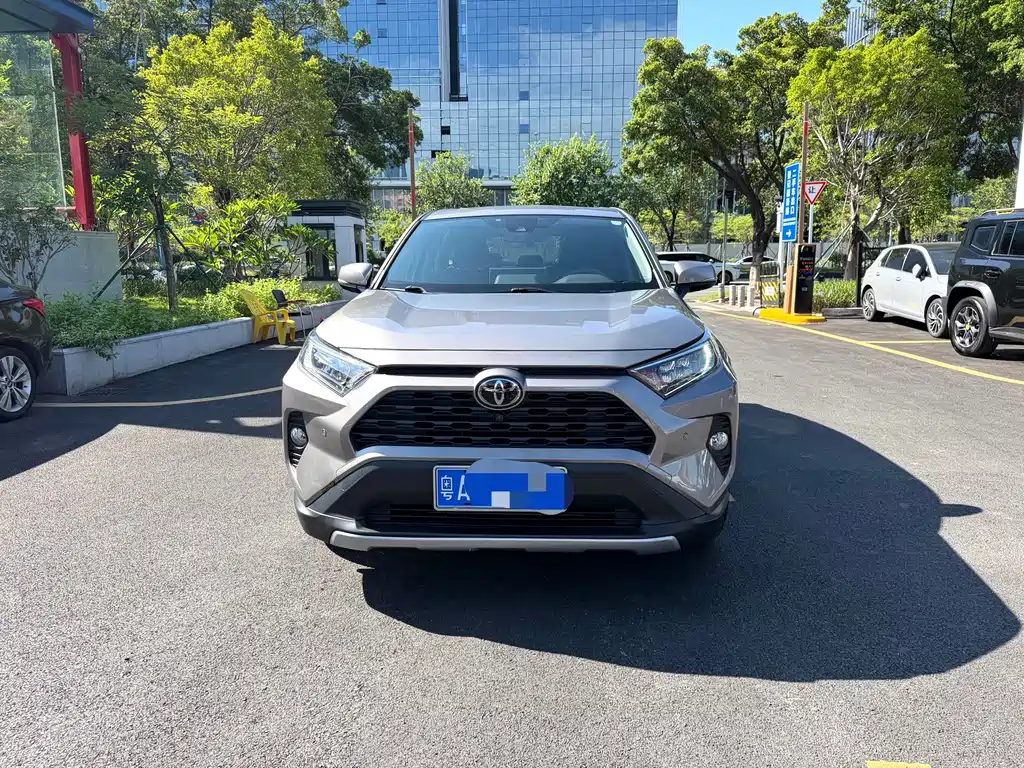 Toyota RAV4 2020 — фото 2
