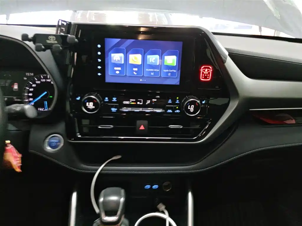 Toyota Highlander 2023 — фото 13