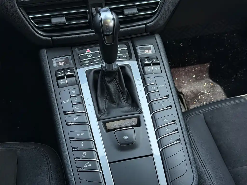 Porsche Macan 2018 — фото 29