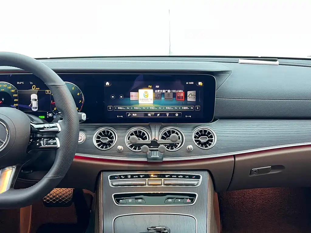 Mercedes-Benz E-Class 2020 — фото 10