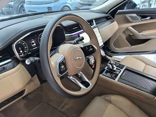 Jaguar XFL 2025