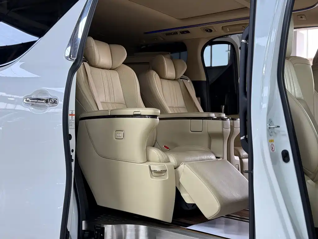 Toyota Alphard 2019 — фото 17