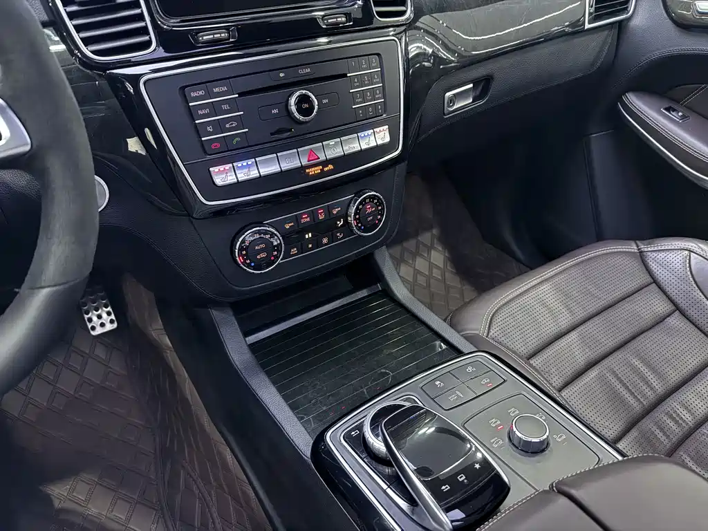 Mercedes-Benz GLS AMG 2018 — фото 20