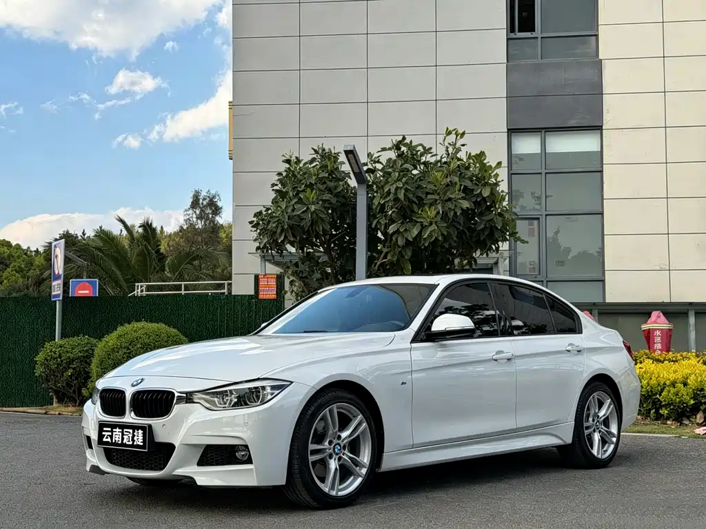 BMW 3 Series 2018 — фото 1
