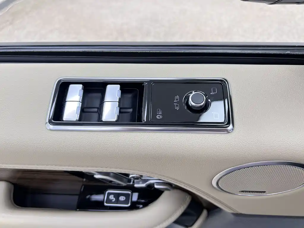 Land Rover Range Rover 2018 — фото 37