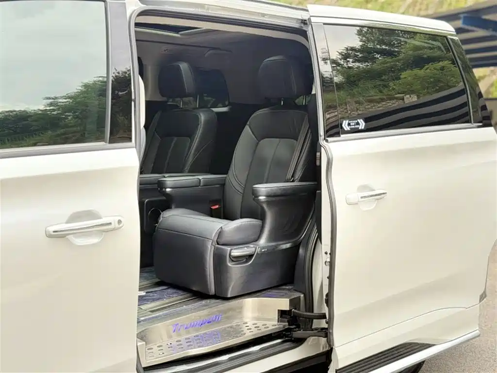 GAC Motor Trumpchi M8 2022 — фото 2