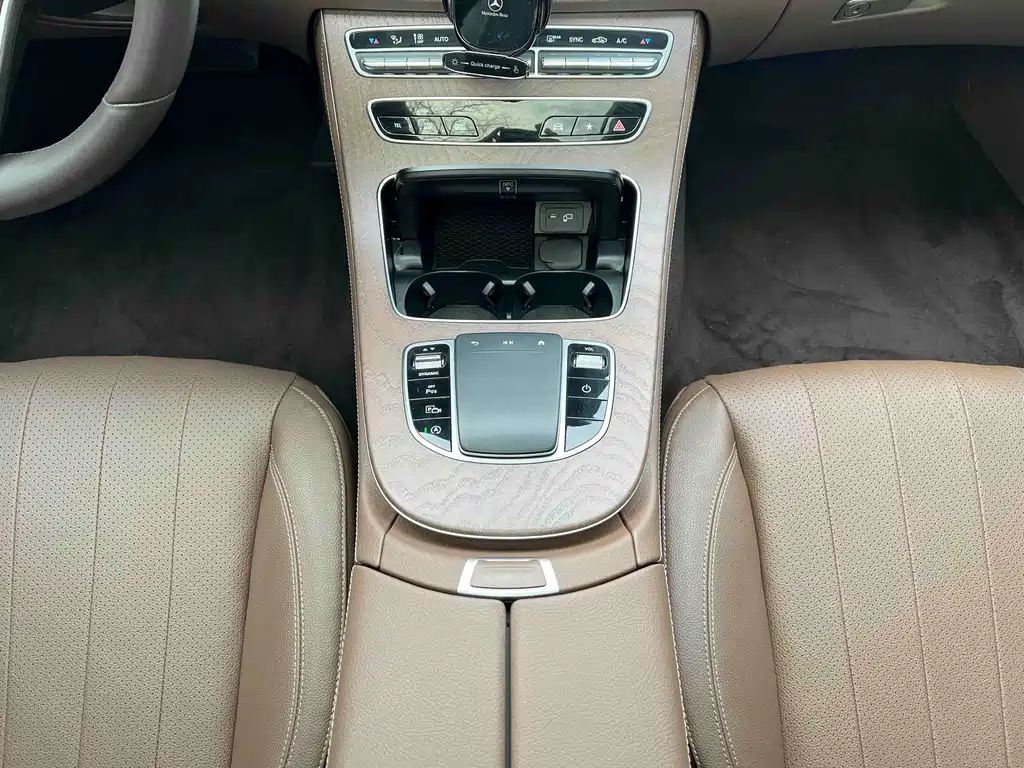 Mercedes-Benz E-Class 2022 — фото 14