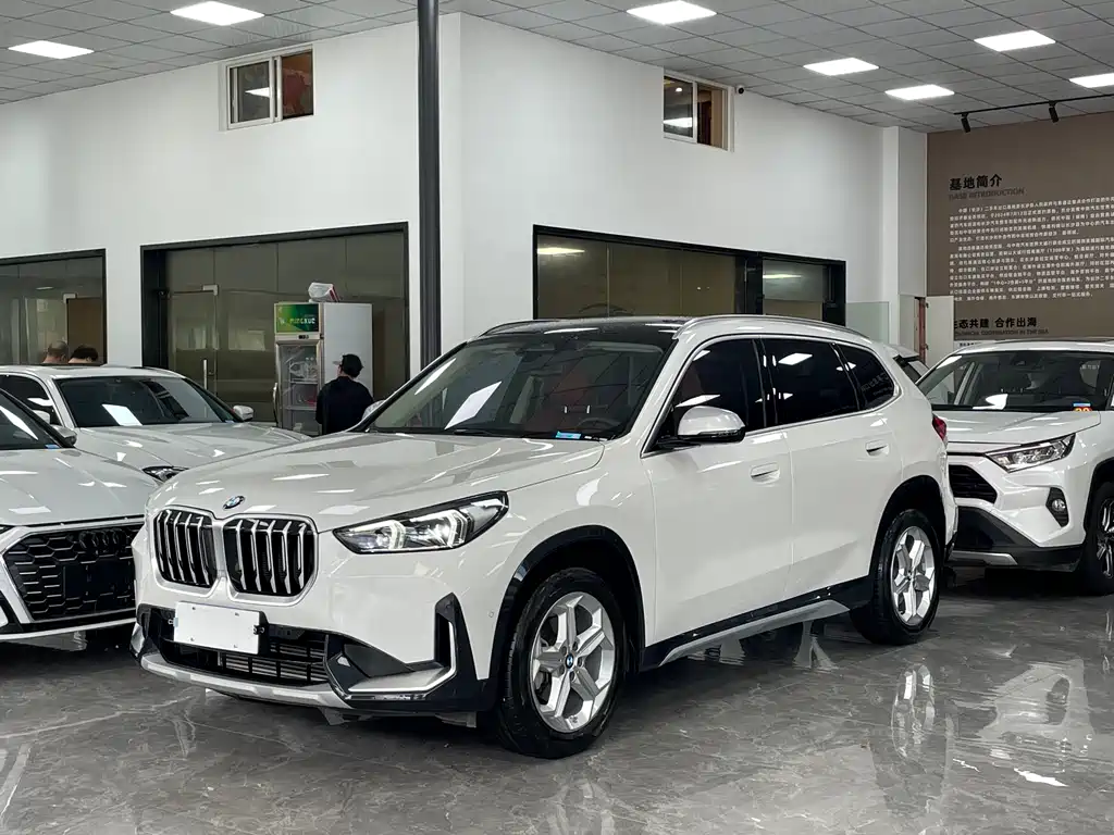 BMW X1 2023 — фото 1