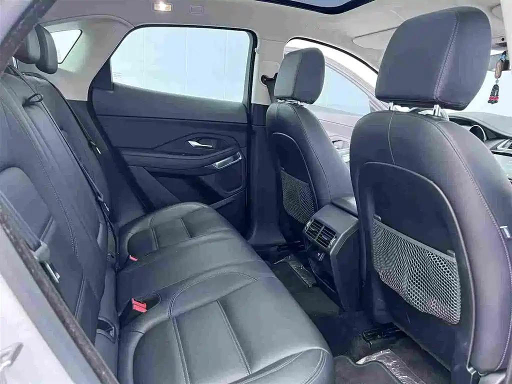 Jaguar E-PACE 2020 — фото 11