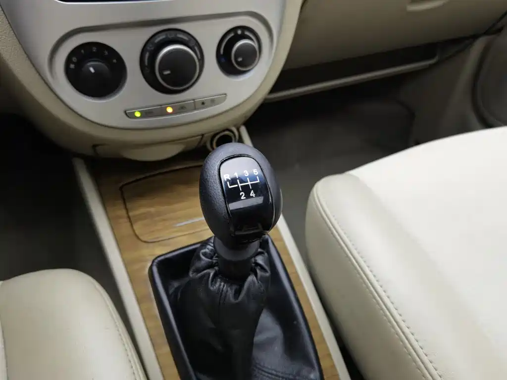 Buick Excelle 2016 — фото 13