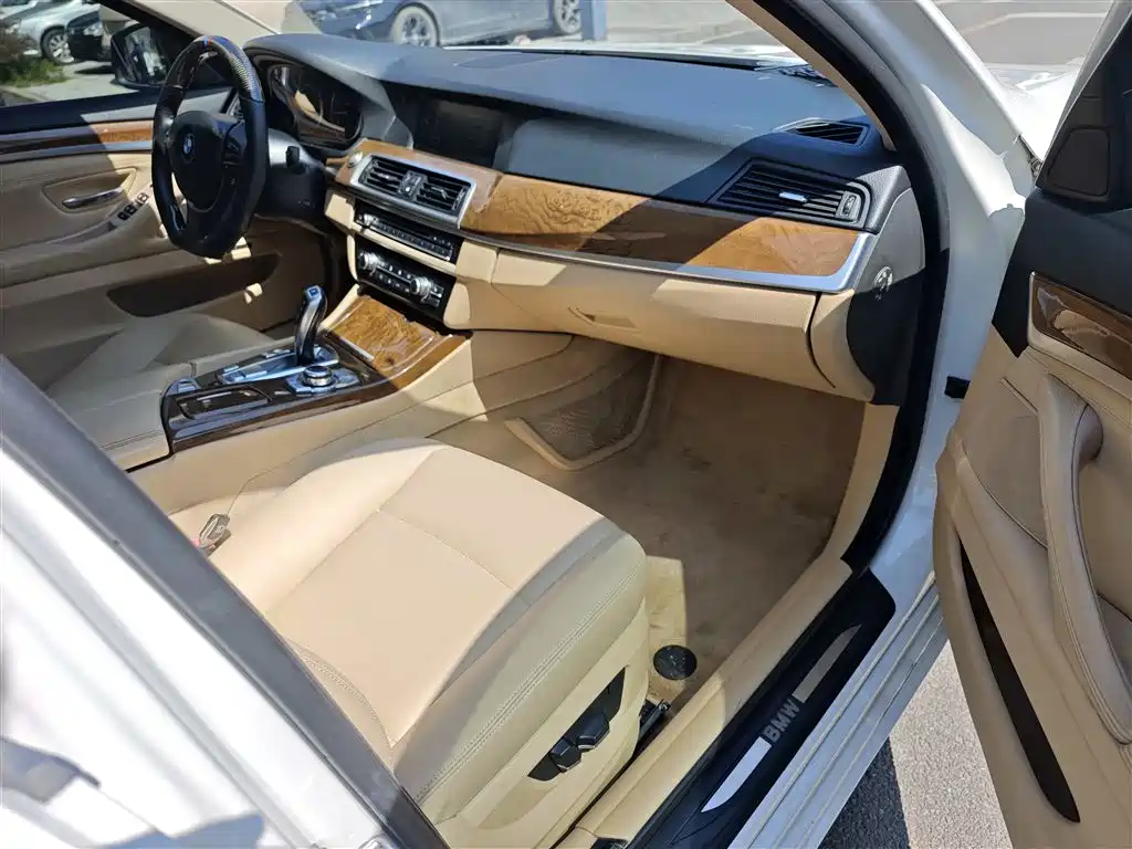 BMW 5 Series 2011 — фото 15
