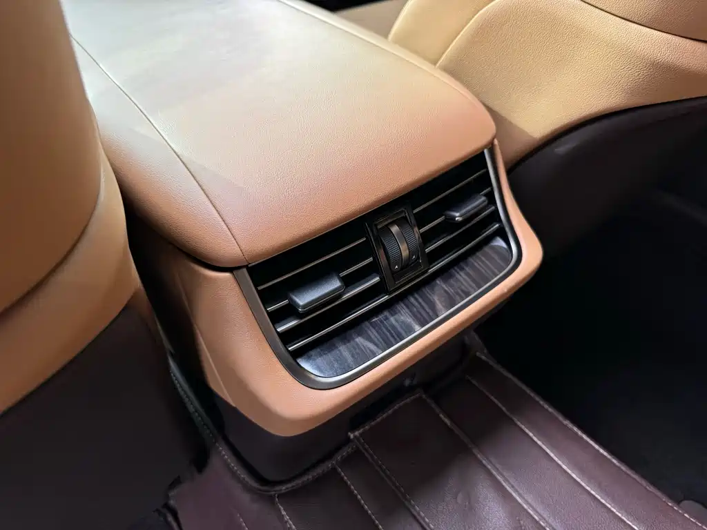 Lexus LS 2019 — фото 12