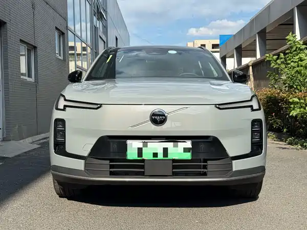 Volvo XC70 Plug-In Hybrid 2025