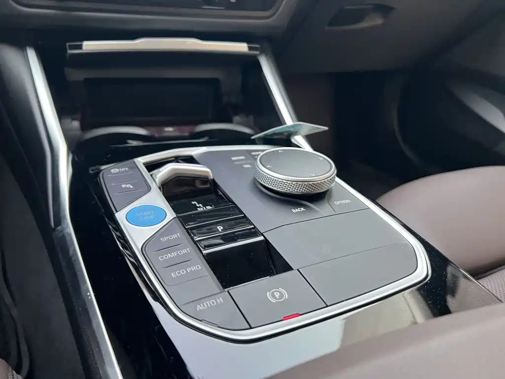 BMW i3 2024 — фото 10