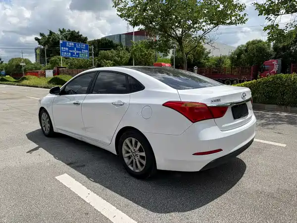 Hyundai Mistra 2014