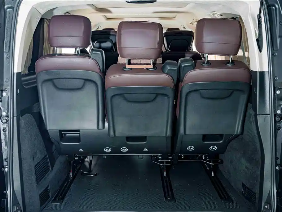 Mercedes-Benz V-Class 2023 — фото 28