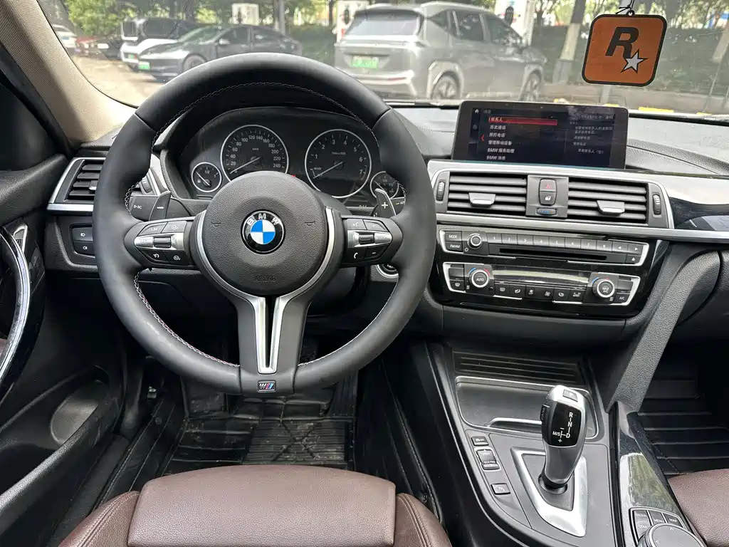 BMW 3 Series 2018 — фото 14