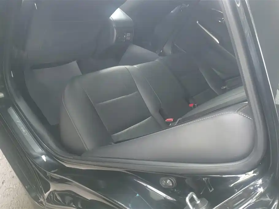 Toyota Camry 2017 — фото 11