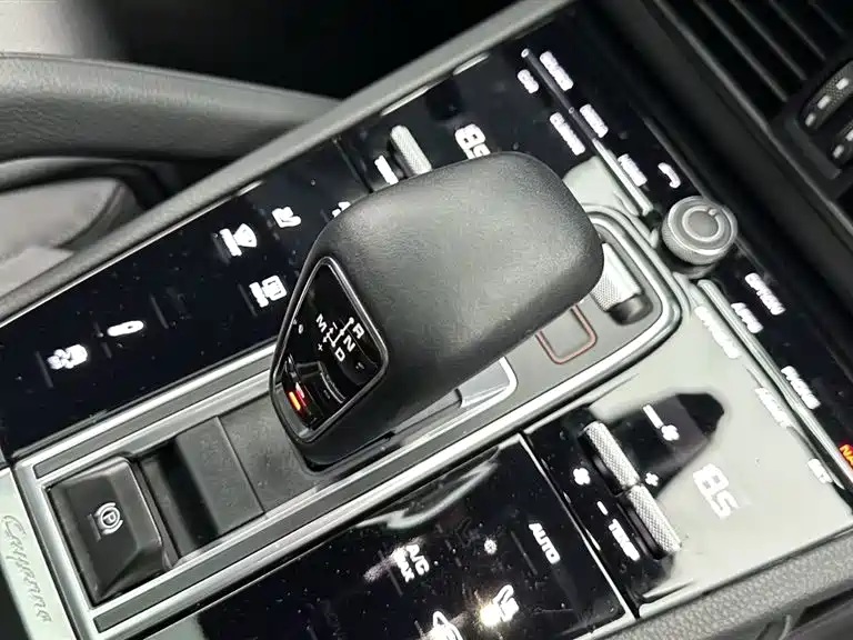 Porsche Cayenne 2023 — фото 10
