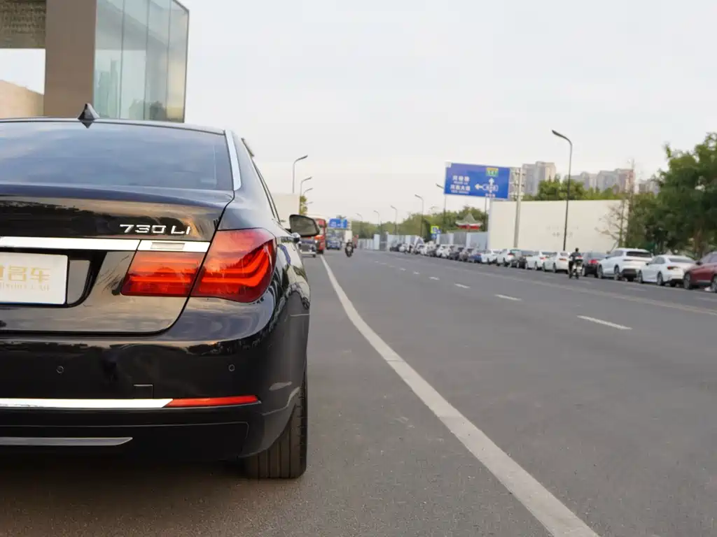 BMW 7 Series 2013 — фото 26