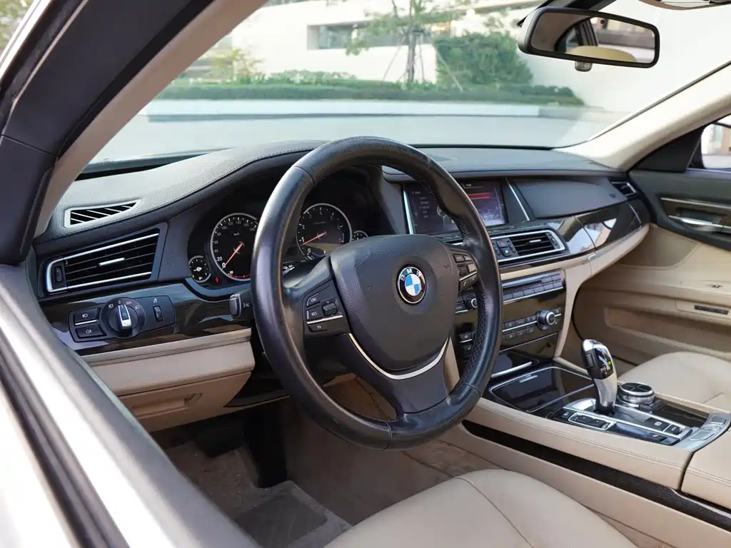 BMW 7 Series 2013 — фото 18