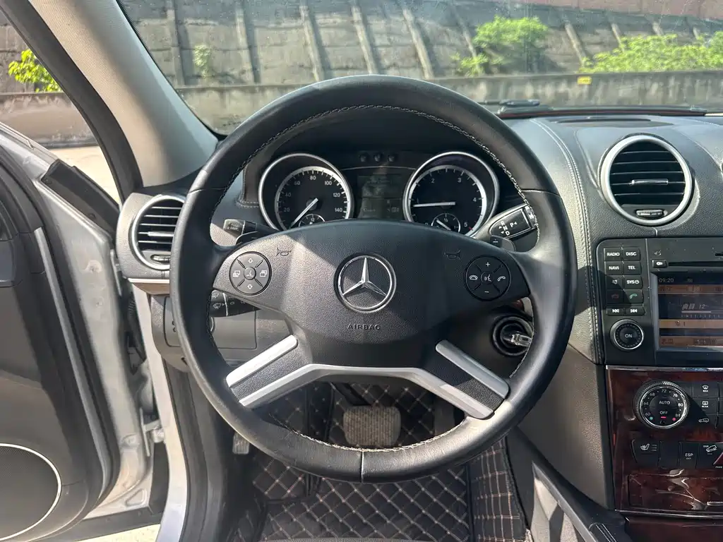 Mercedes-Benz GL-Class 2011 — фото 18