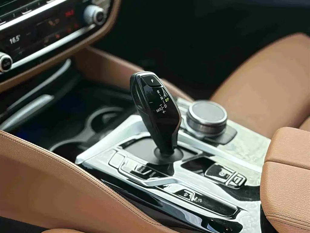 BMW 6 Series GT 2020 — фото 13