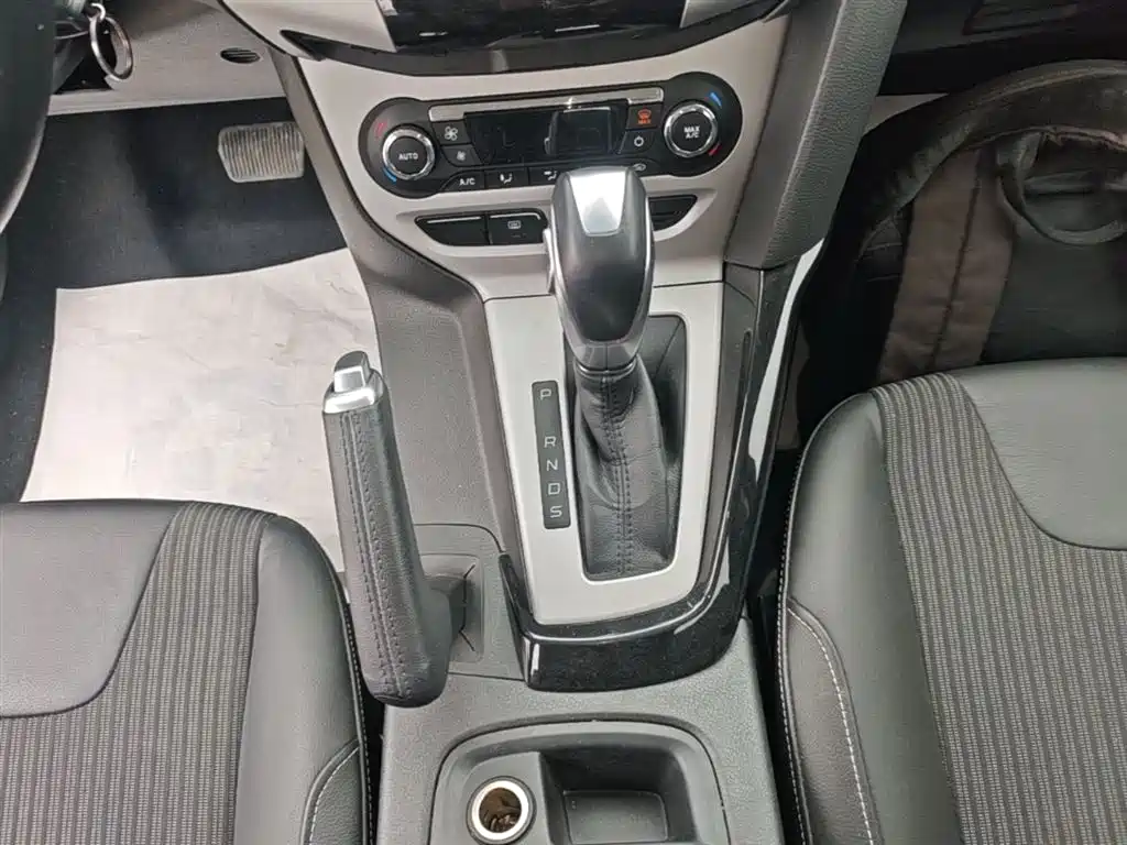 Ford Focus 2015 — фото 14