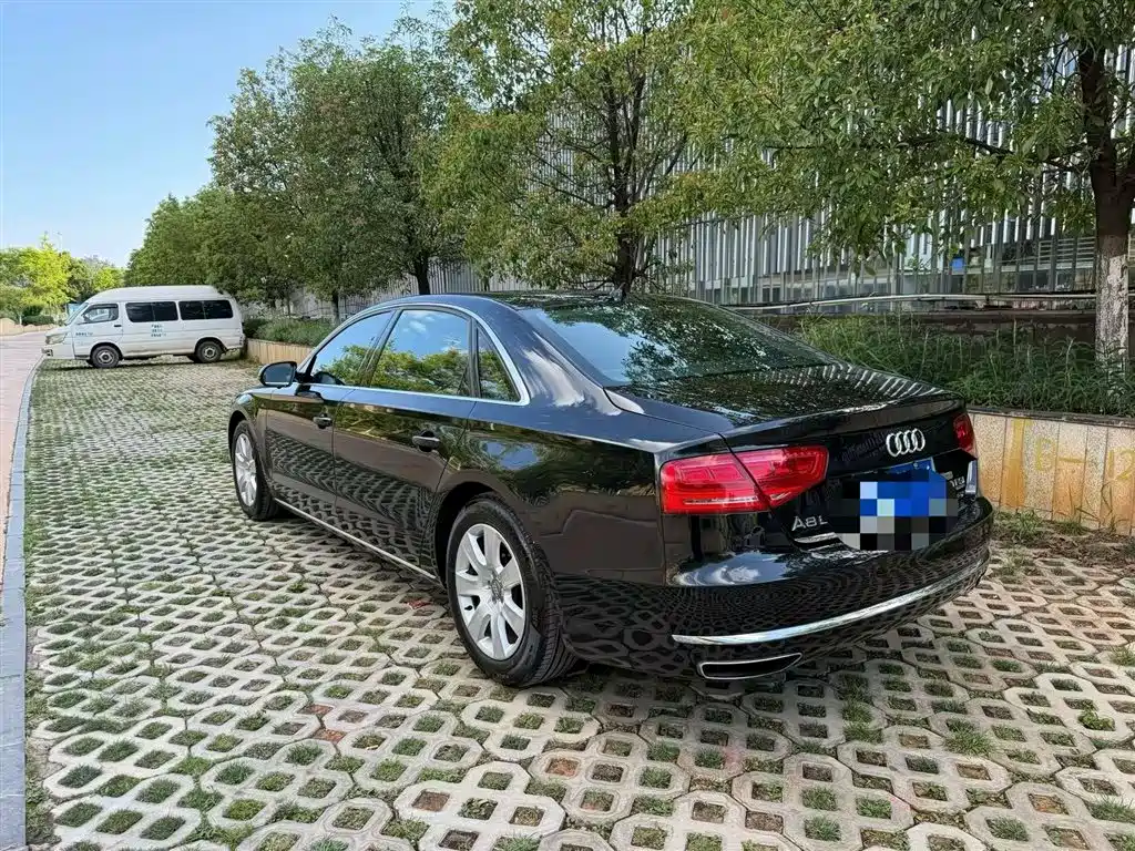 Audi A8 2013 — фото 5
