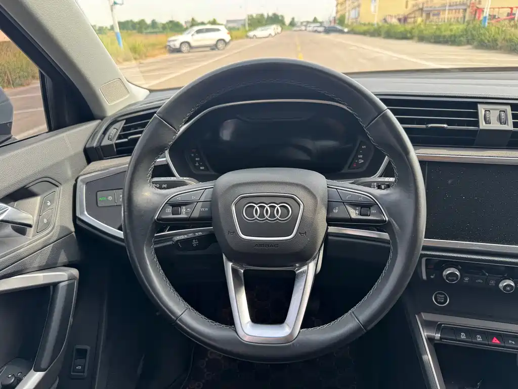 Audi Q3 2023 — фото 14