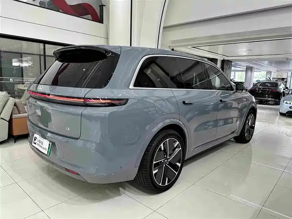 Li Auto L8 2025