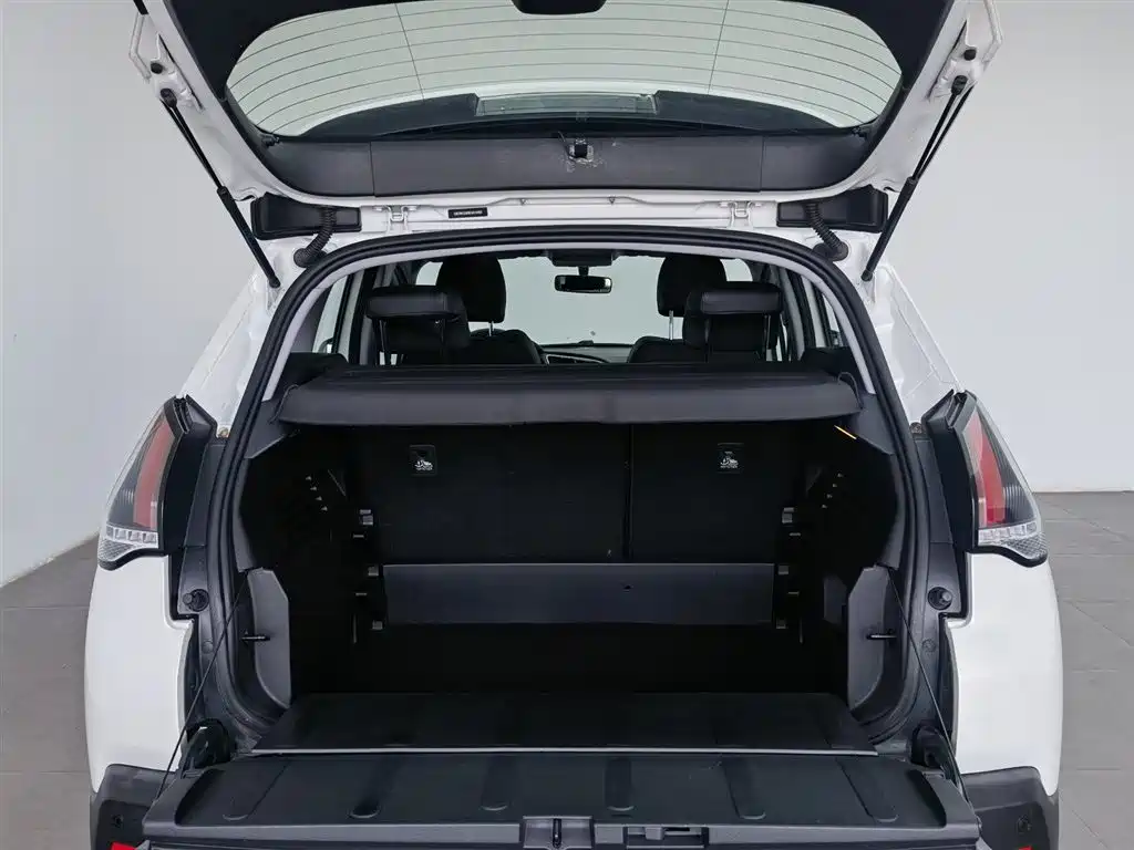 Peugeot 3008 2019 — фото 16