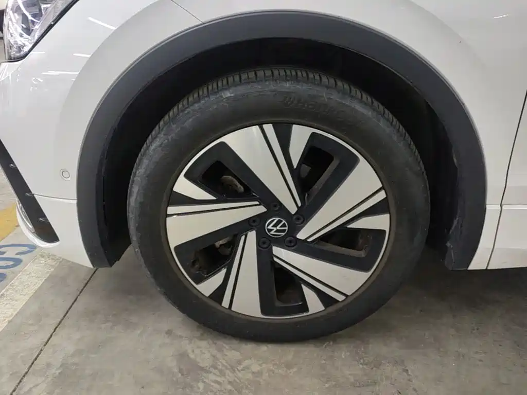 Volkswagen Tiguan L 2023 — фото 23