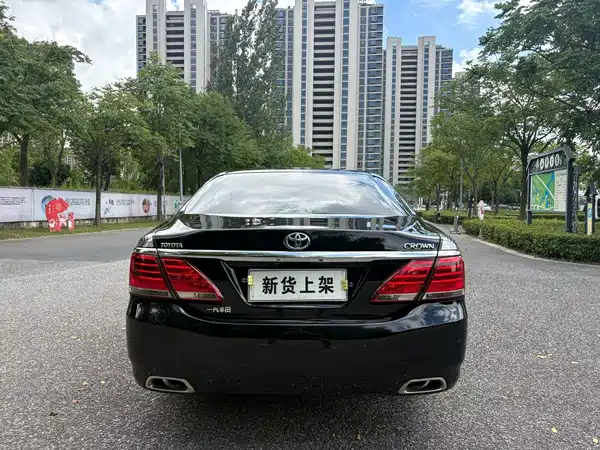 Toyota Crown 2013
