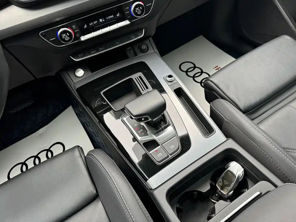 Audi Q5L 2022 — фото 19